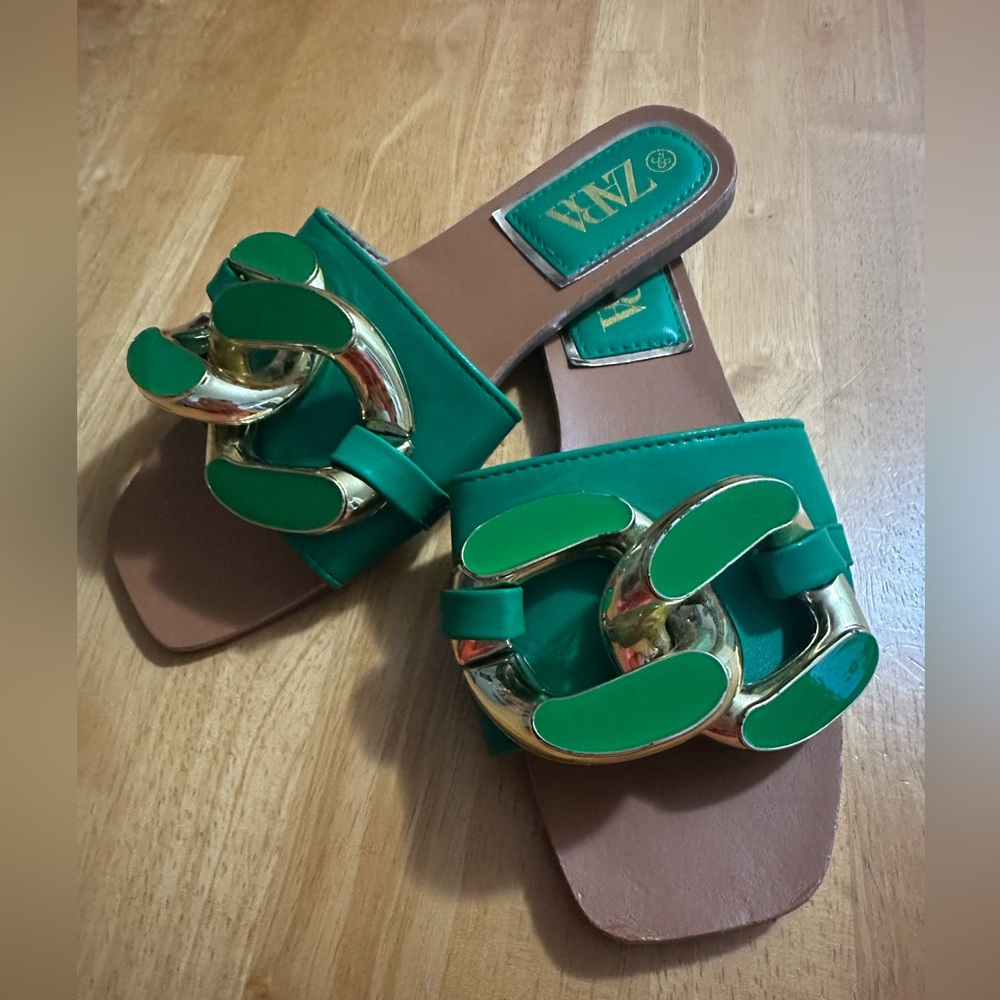 Zara Green and Gold Chain-Link Sandals. ❣️